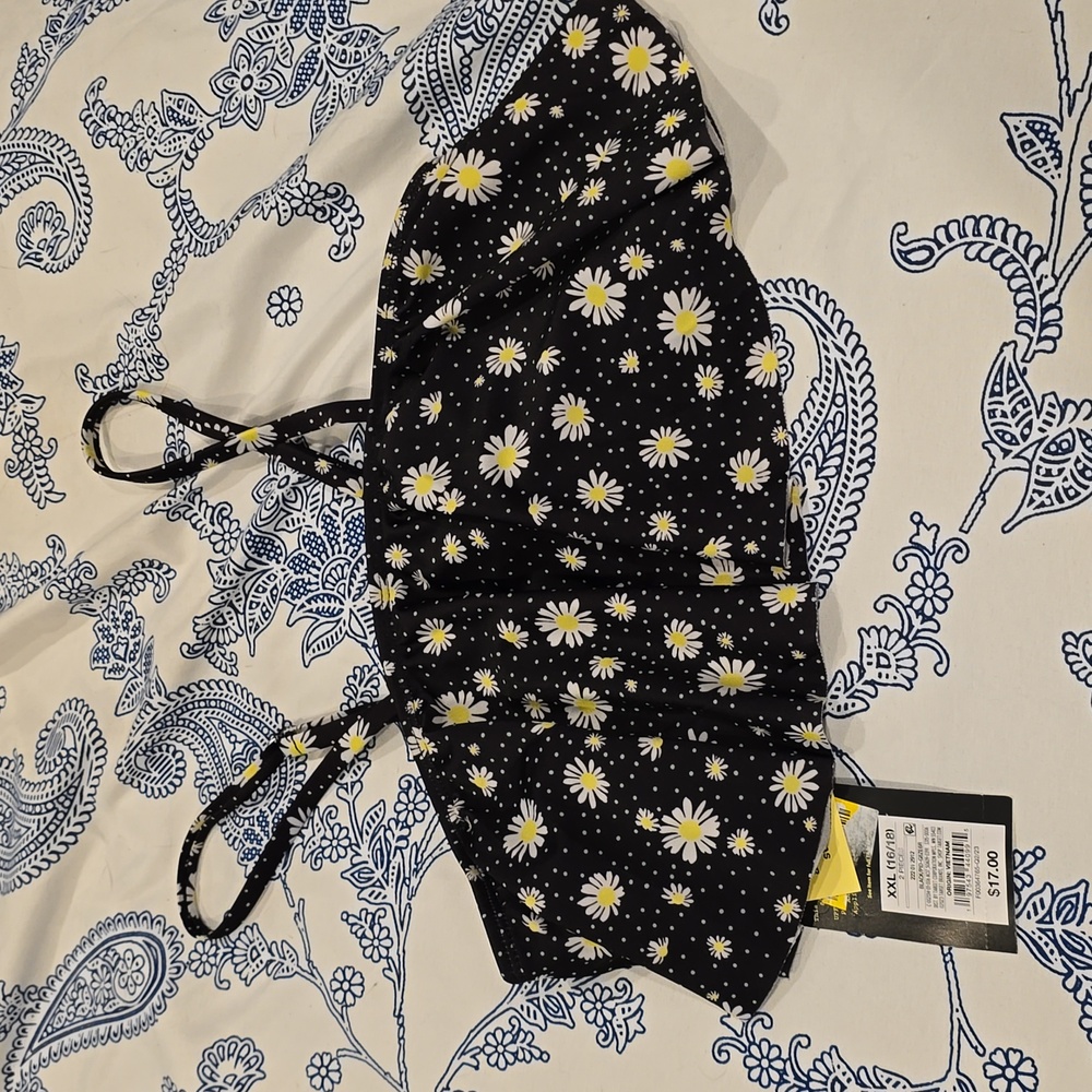 ❤️10/$10 New art class bikini top